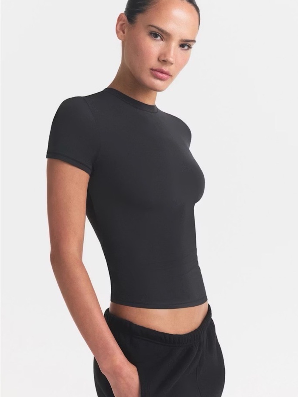 SKIMS Fits Everybody Black Short-Sleeve Fitted Crewneck Tshirt